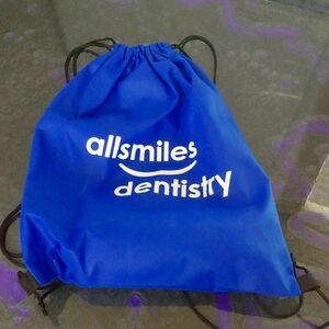 NWOT ALL SMILES DENTISTRY DRAWSTRING BAG & WATER BOTTLE